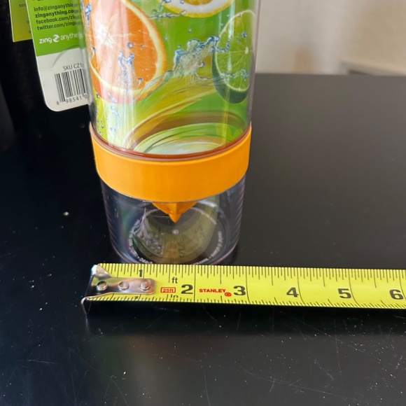 Citrus Zinger Water Bottle  28oz. NWT. - Picture 6 of 6